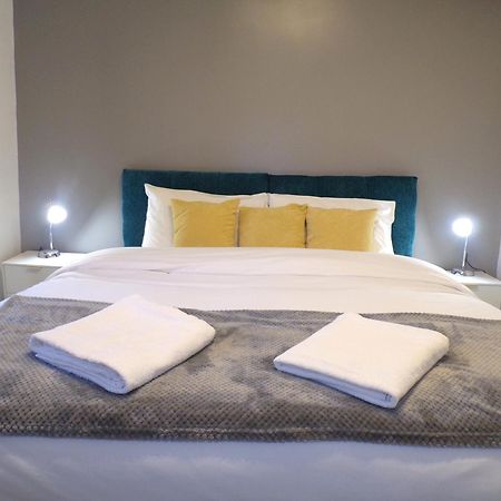 Hazelhurst House - 4 Bedrooms 2 Bathrooms Stoke-on-Trent エクステリア 写真