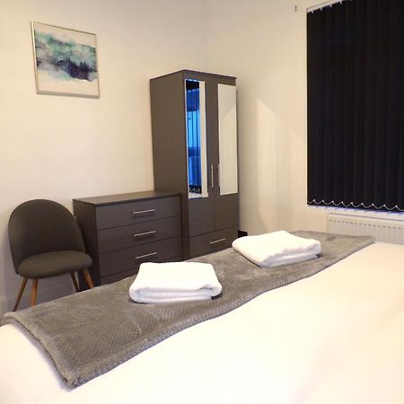 Hazelhurst House - 4 Bedrooms 2 Bathrooms Stoke-on-Trent エクステリア 写真