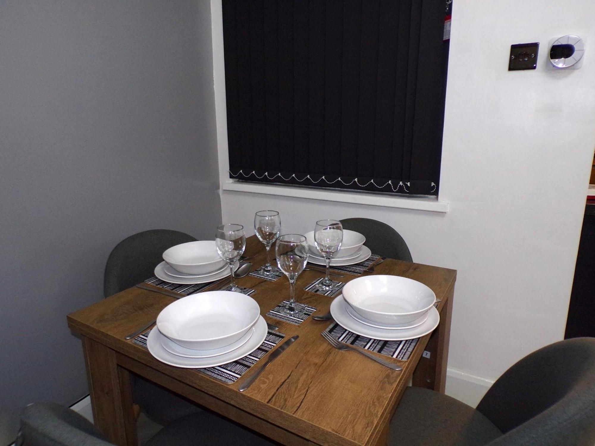Hazelhurst House - 4 Bedrooms 2 Bathrooms Stoke-on-Trent エクステリア 写真