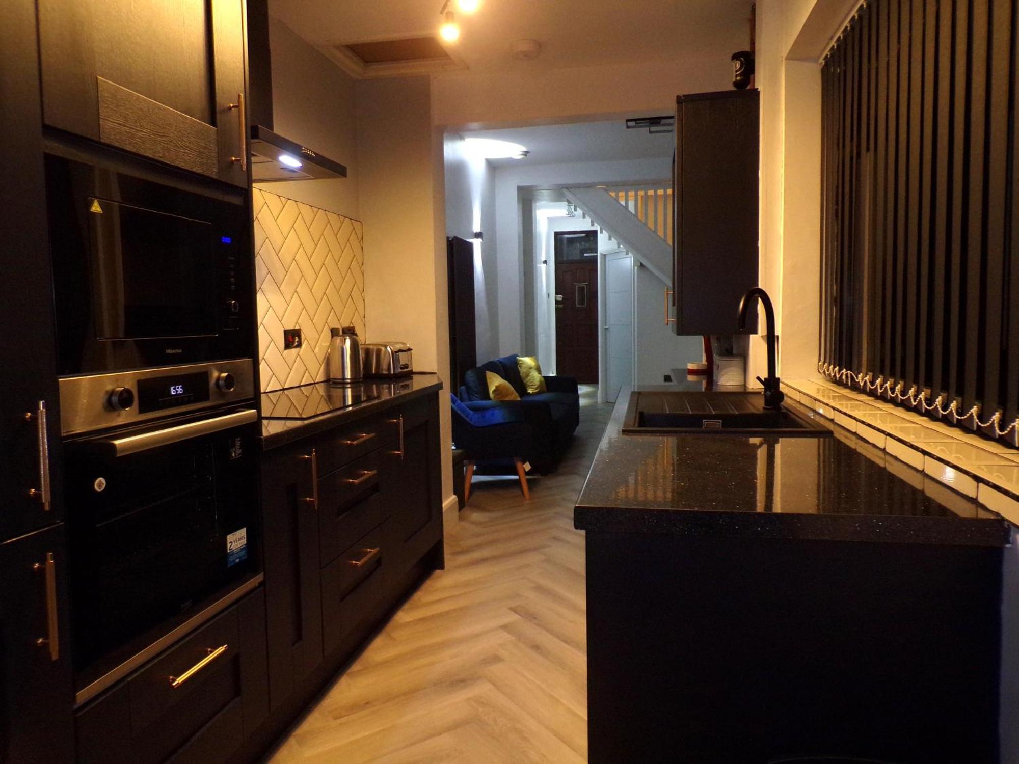 Hazelhurst House - 4 Bedrooms 2 Bathrooms Stoke-on-Trent エクステリア 写真