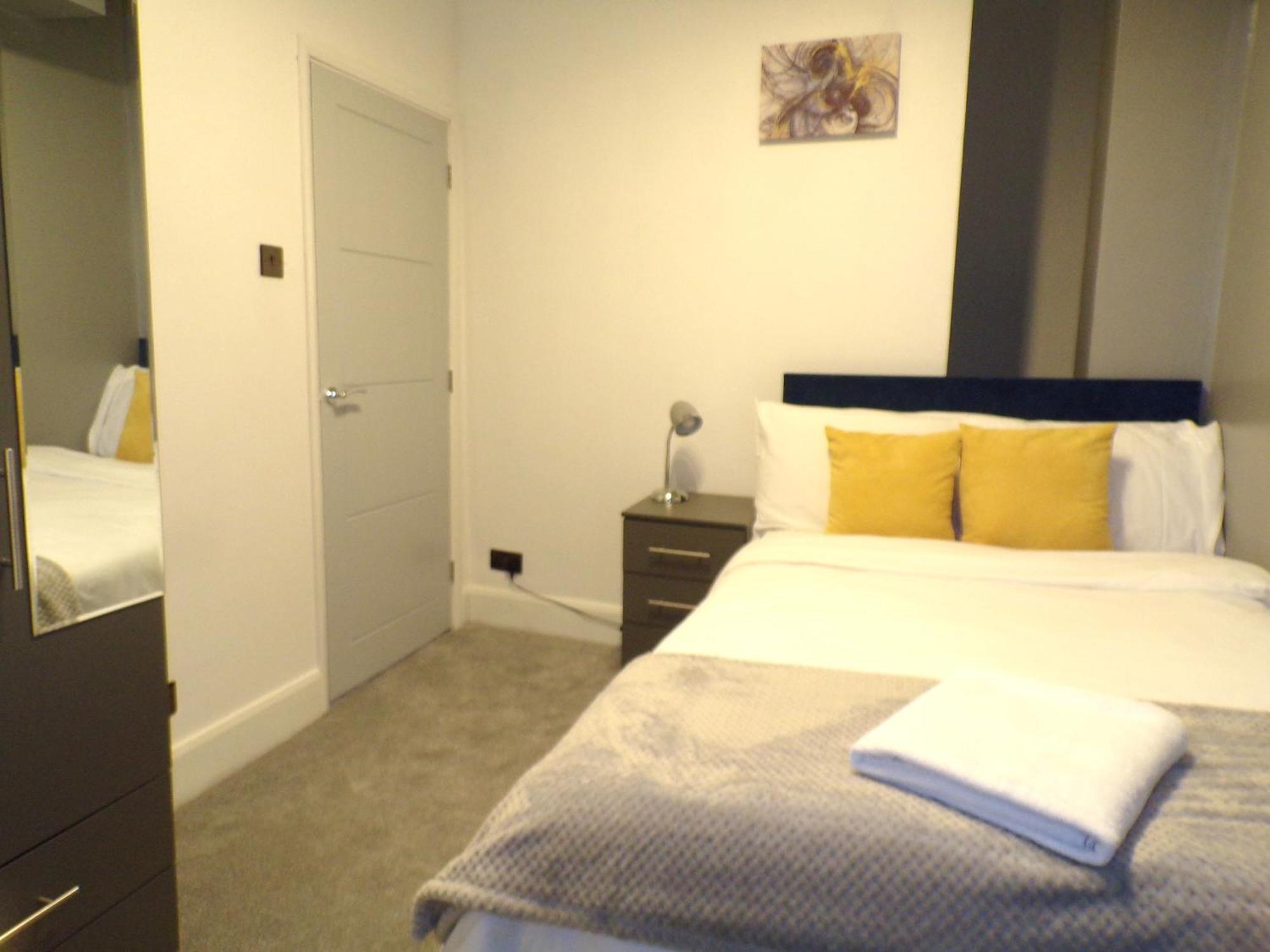 Hazelhurst House - 4 Bedrooms 2 Bathrooms Stoke-on-Trent エクステリア 写真