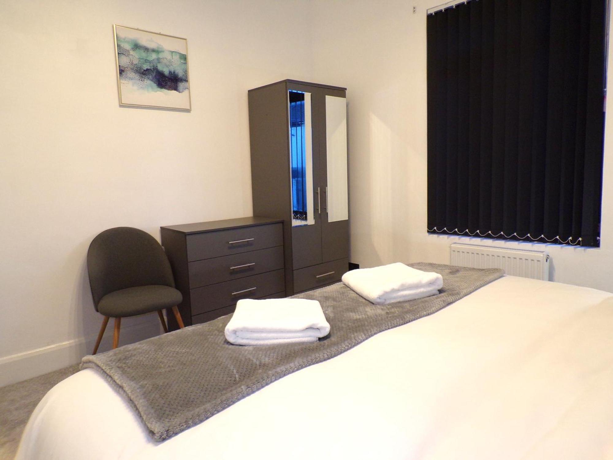 Hazelhurst House - 4 Bedrooms 2 Bathrooms Stoke-on-Trent エクステリア 写真