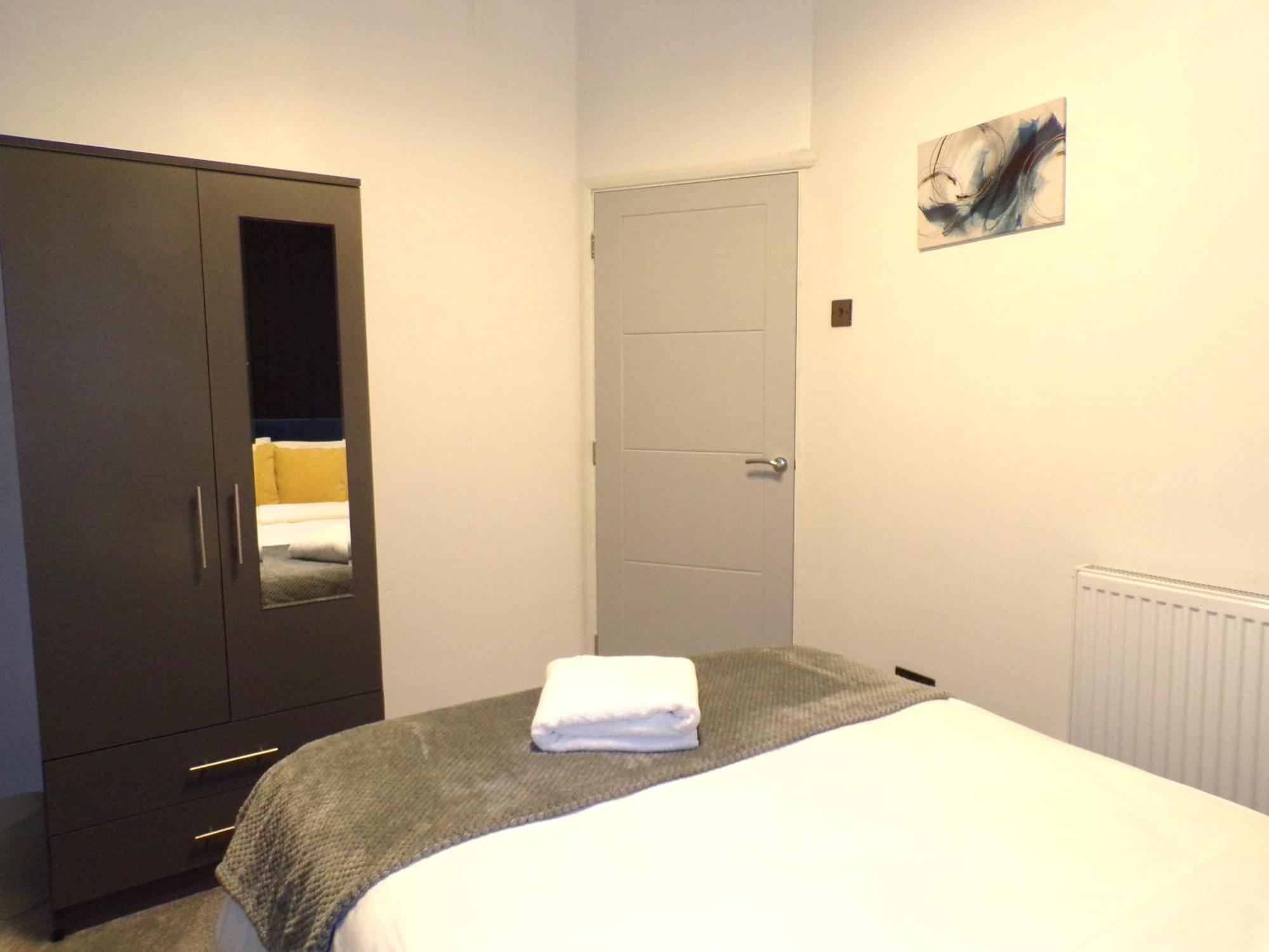 Hazelhurst House - 4 Bedrooms 2 Bathrooms Stoke-on-Trent エクステリア 写真