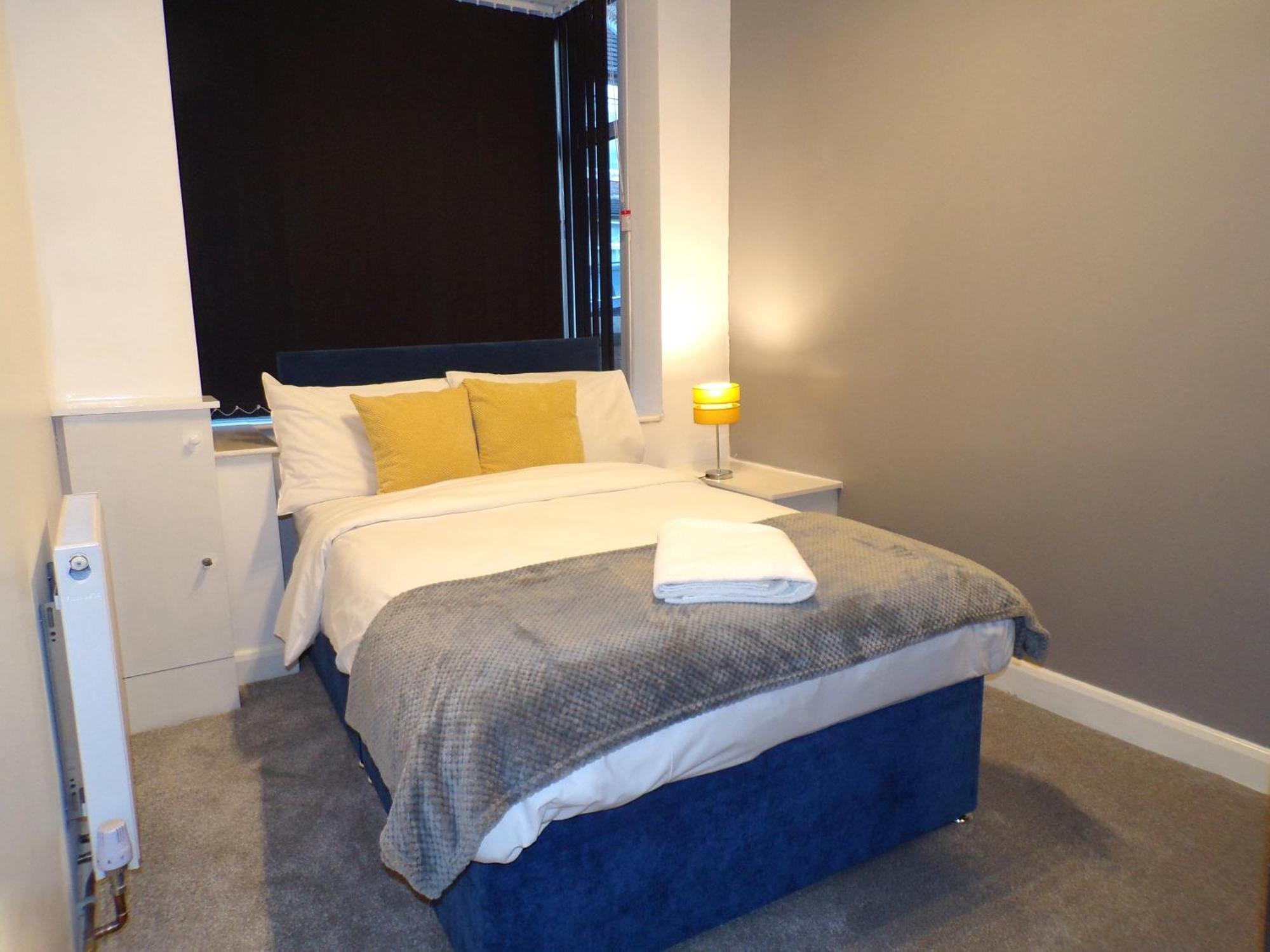 Hazelhurst House - 4 Bedrooms 2 Bathrooms Stoke-on-Trent エクステリア 写真