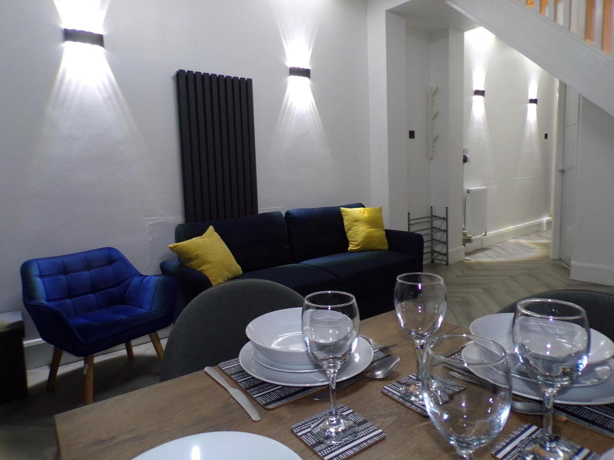 Hazelhurst House - 4 Bedrooms 2 Bathrooms Stoke-on-Trent エクステリア 写真