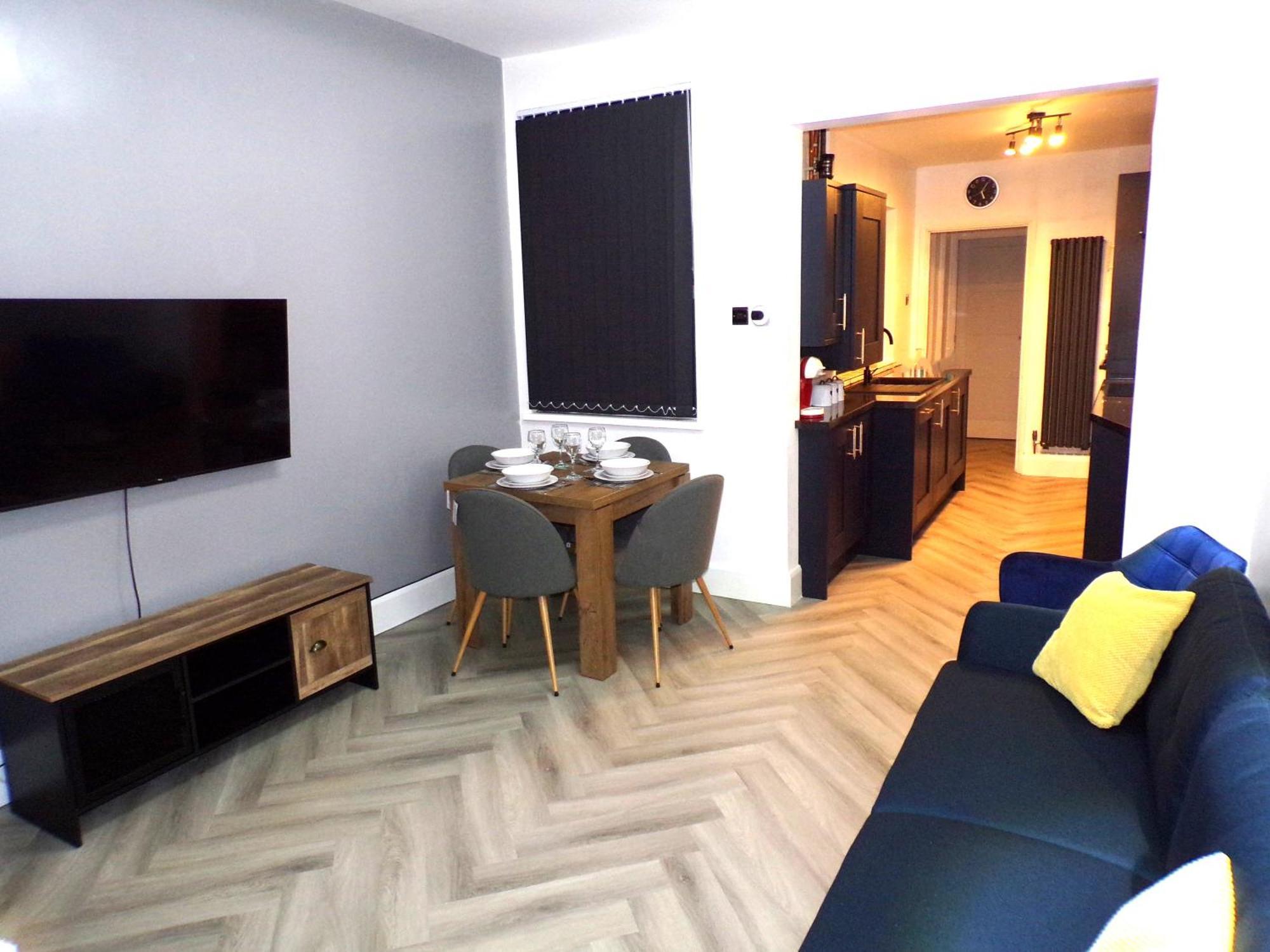 Hazelhurst House - 4 Bedrooms 2 Bathrooms Stoke-on-Trent エクステリア 写真